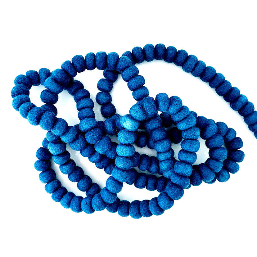Indigo-dyed wool garland