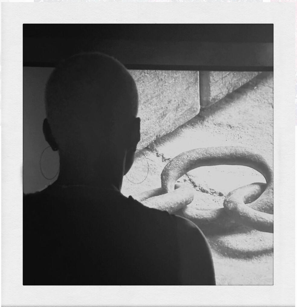 Witness. Photograph